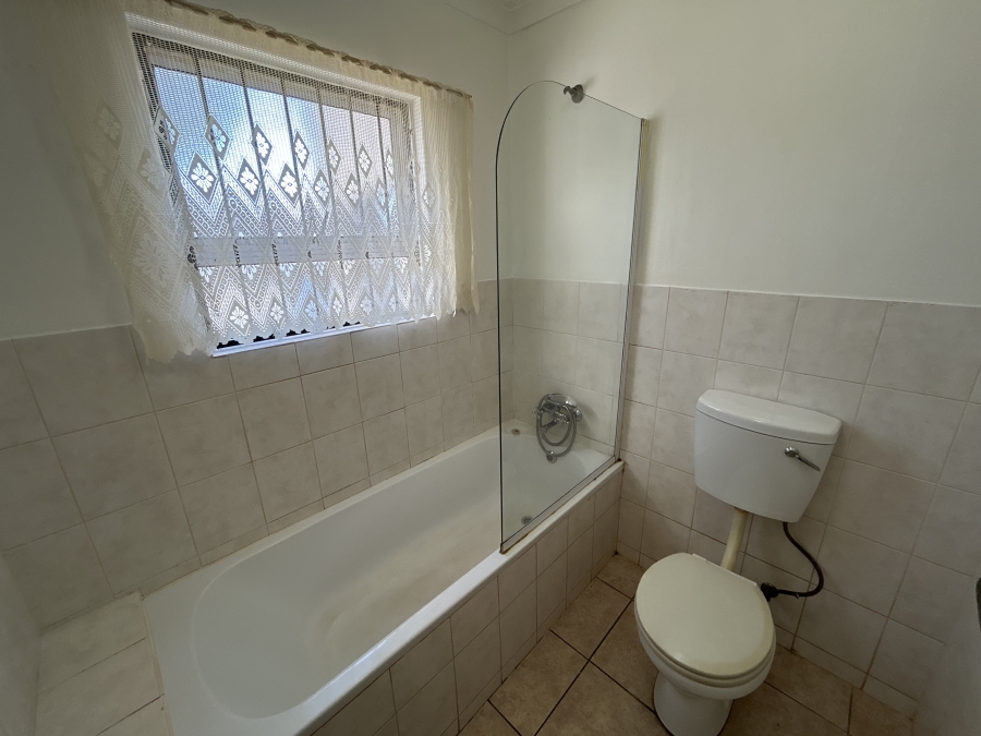 To Let 2 Bedroom Property for Rent in Royal Ascot Western Cape